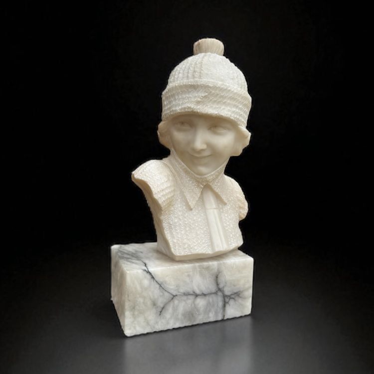 SCULTURA IN ALABASTRO FIRMATA "E. GUERRIERI" DONNA CON CUFFIA ANNI '30