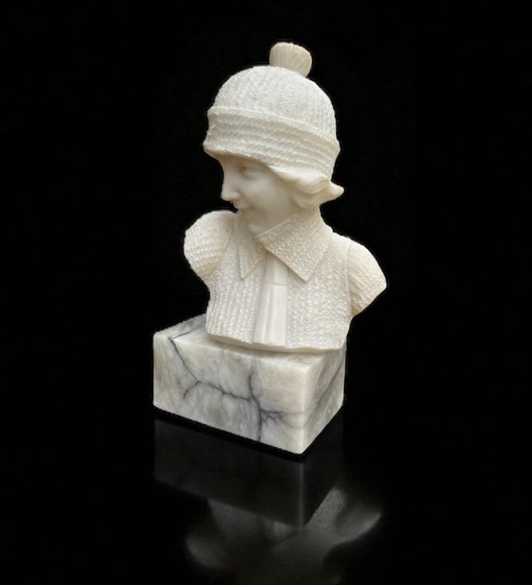 SCULTURA IN ALABASTRO FIRMATA "E. GUERRIERI" DONNA CON CUFFIA ANNI '30