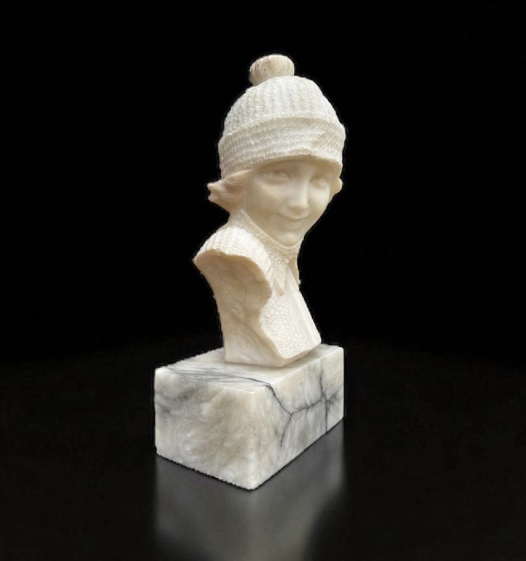 SCULTURA IN ALABASTRO FIRMATA "E. GUERRIERI" DONNA CON CUFFIA ANNI '30