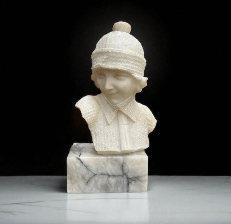 SCULTURA IN ALABASTRO FIRMATA "E. GUERRIERI" DONNA CON CUFFIA ANNI '30