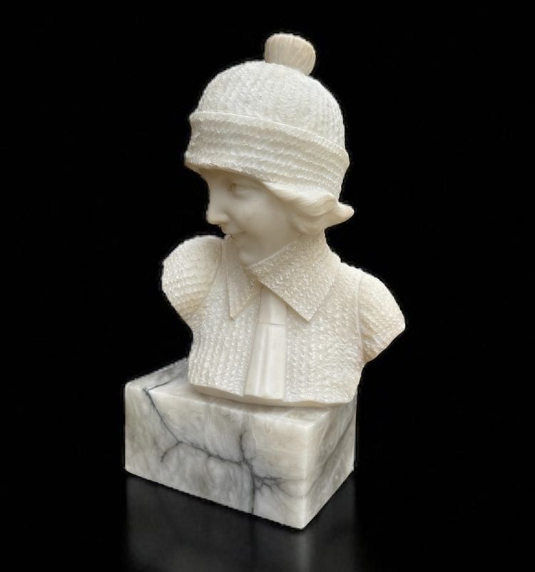 SCULTURA IN ALABASTRO FIRMATA "E. GUERRIERI" DONNA CON CUFFIA ANNI '30