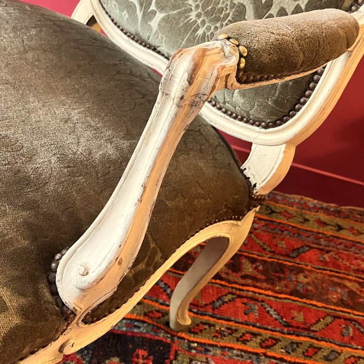 Large fauteuil sculpté, époque Louis XV