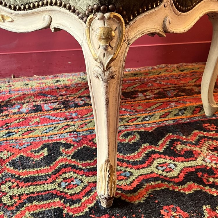 Large fauteuil sculpté, époque Louis XV