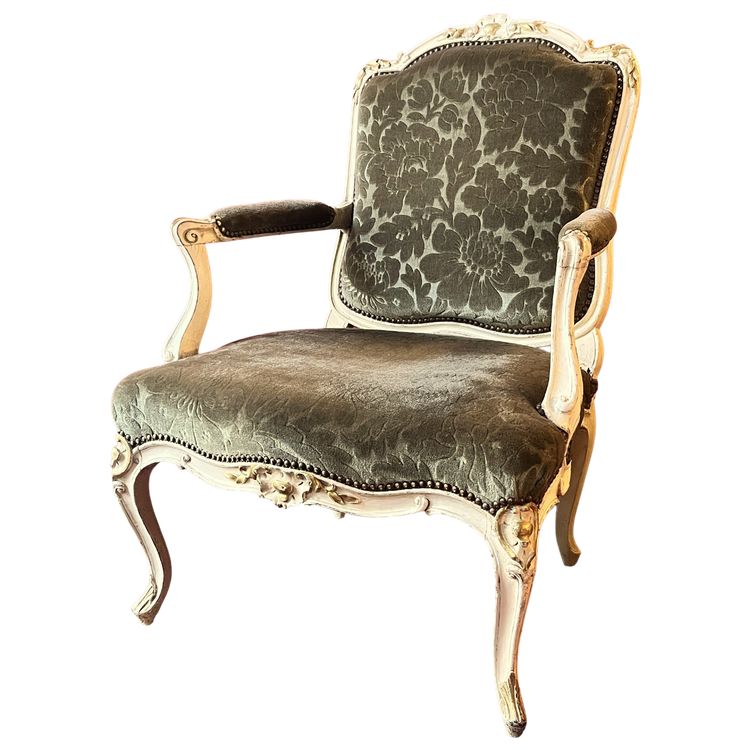 Large fauteuil sculpté, époque Louis XV