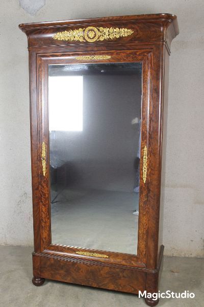 Armoire in mogano e bronzo con grande specchio e cassetto XIX secolo Periodo della Restaurazione