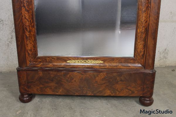 Armoire in mogano e bronzo con grande specchio e cassetto XIX secolo Periodo della Restaurazione