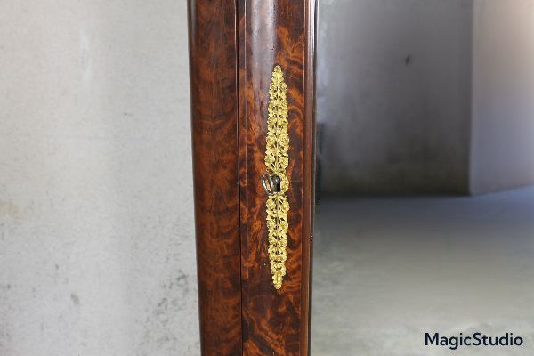 Armoire in mogano e bronzo con grande specchio e cassetto XIX secolo Periodo della Restaurazione