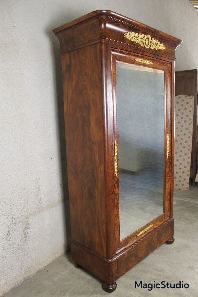 Armoire in mogano e bronzo con grande specchio e cassetto XIX secolo Periodo della Restaurazione