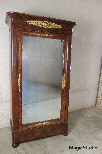 Armoire in mogano e bronzo con grande specchio e cassetto XIX secolo Periodo della Restaurazione