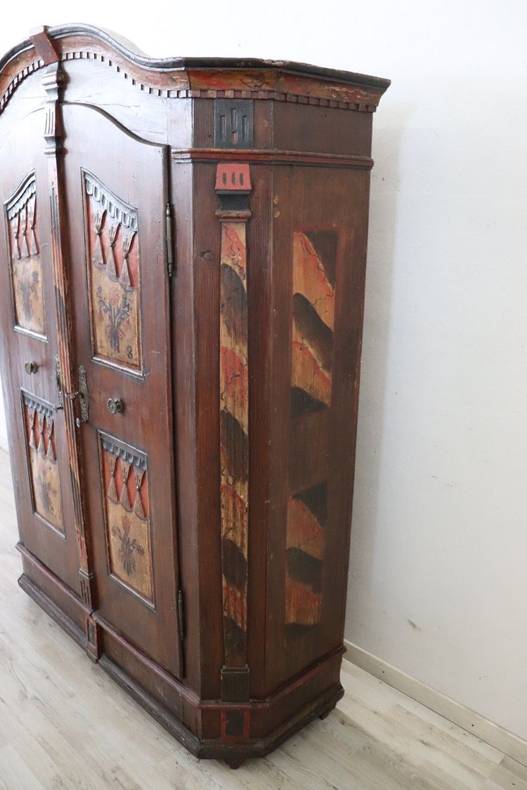 Antiker Tiroler Kleiderschrank aus Kiefernholz, 1800er