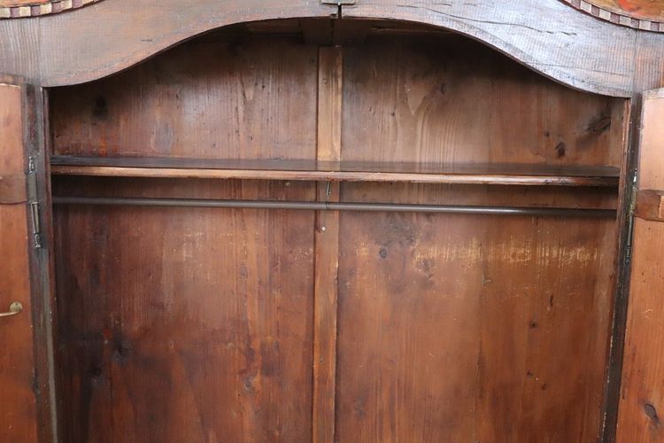 Antiker Tiroler Kleiderschrank aus Kiefernholz, 1800er