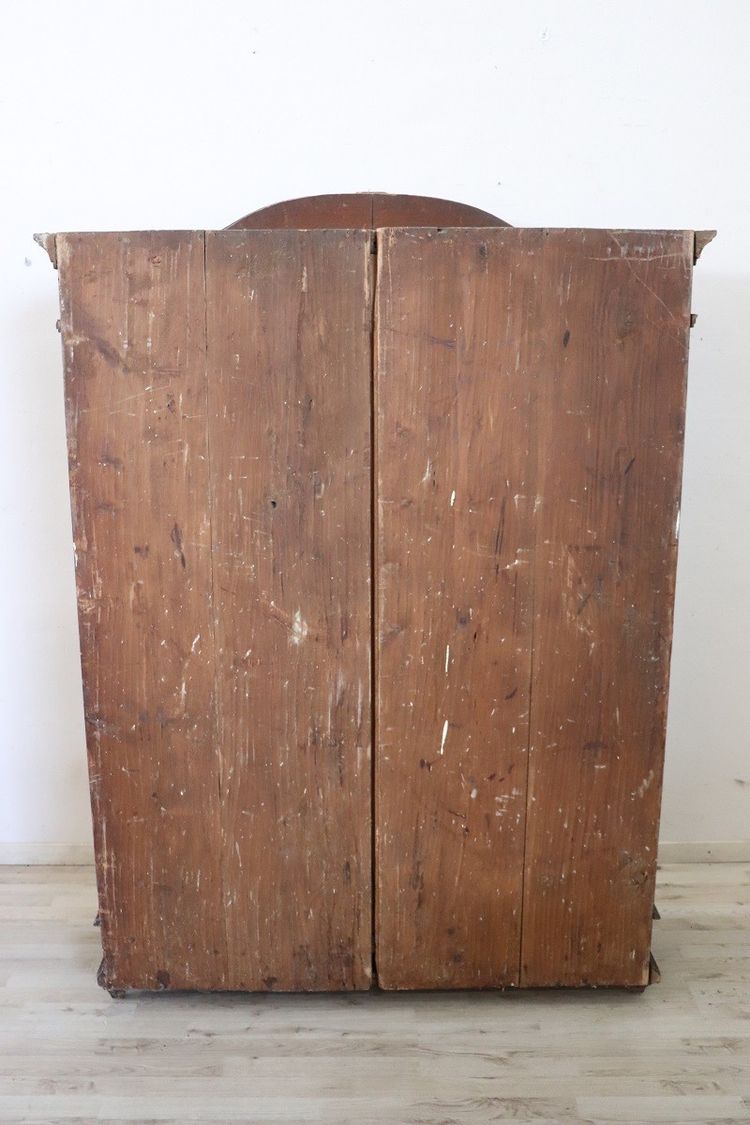 Antiker Tiroler Kleiderschrank aus Kiefernholz, 1800er