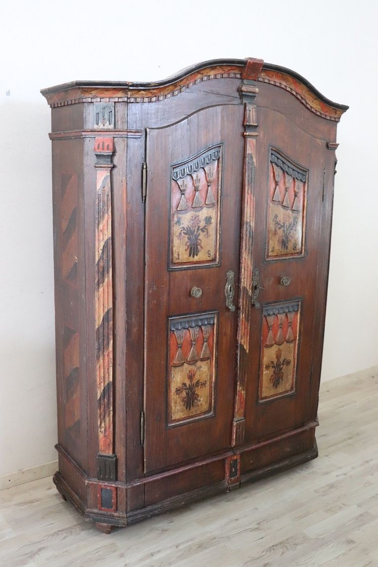 Antiker Tiroler Kleiderschrank aus Kiefernholz, 1800er