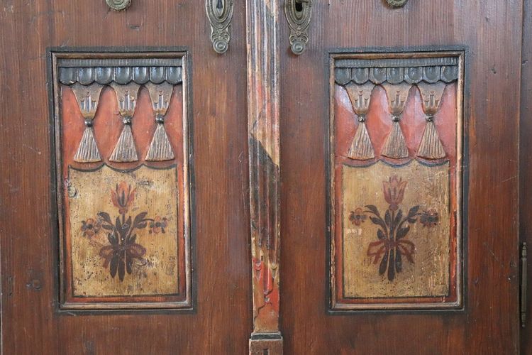 Antiker Tiroler Kleiderschrank aus Kiefernholz, 1800er