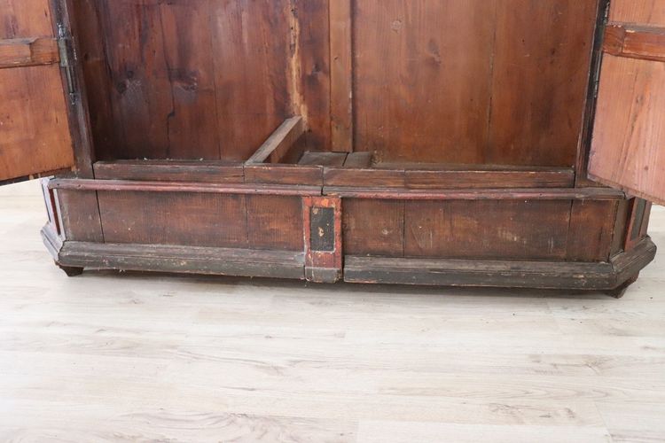 Antiker Tiroler Kleiderschrank aus Kiefernholz, 1800er