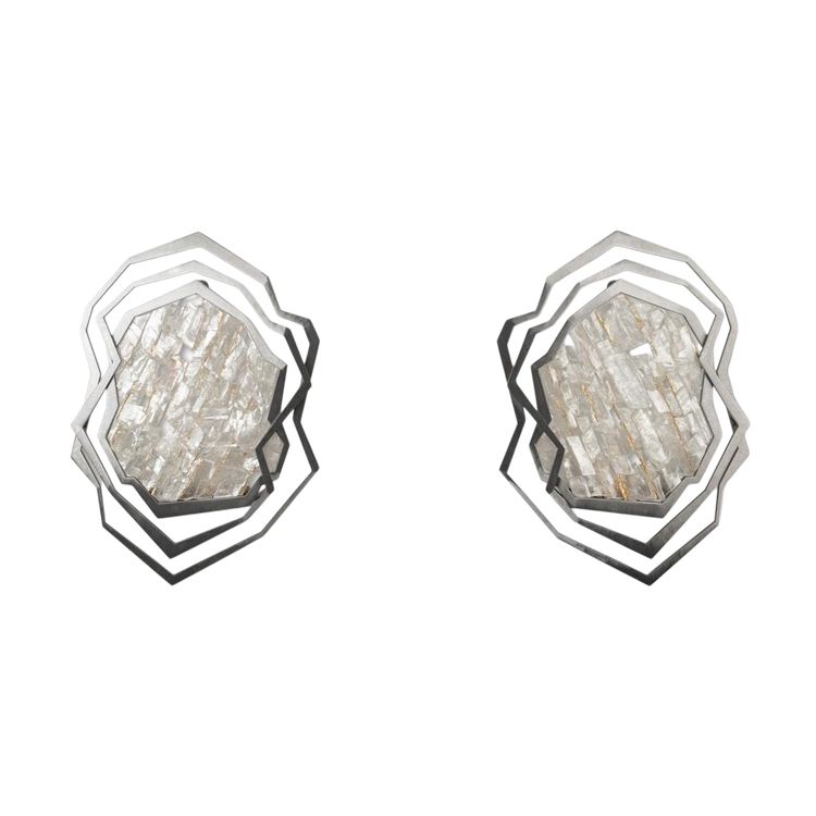 Paire d'appliques en métal brossé et cristal de roche. Contemporain.LS65333801H