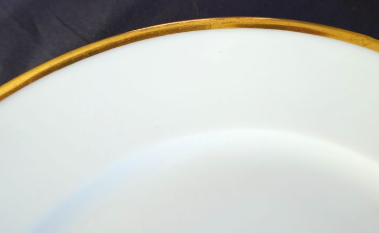 Nast : suite di 14 piatti in porcellana a filetto d'oro del periodo Impero - firmati