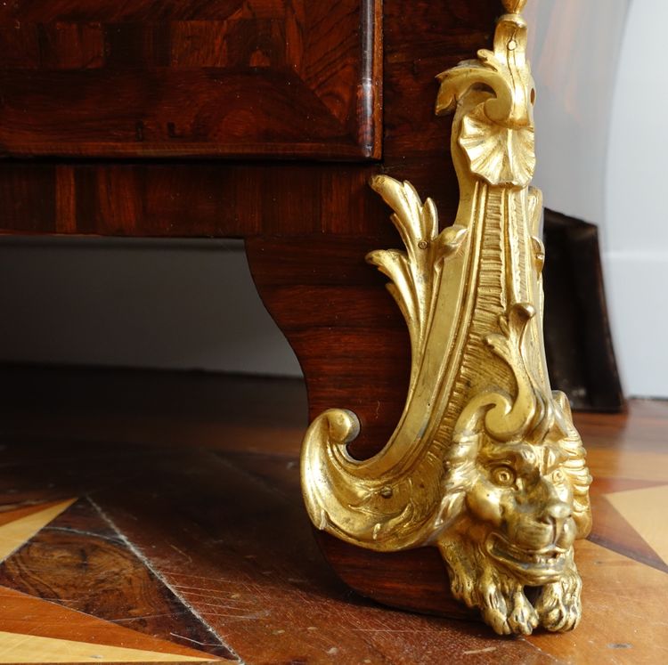 Reggenza - Cassettone d'epoca Luigi XV in legno di violetta attribuito a Jean-Charles Saunier