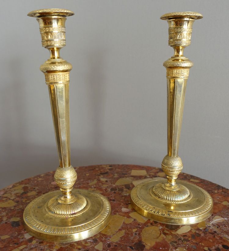 Ravrio: pair of Empire ormolu candlesticks variant Château de Fontainebleau