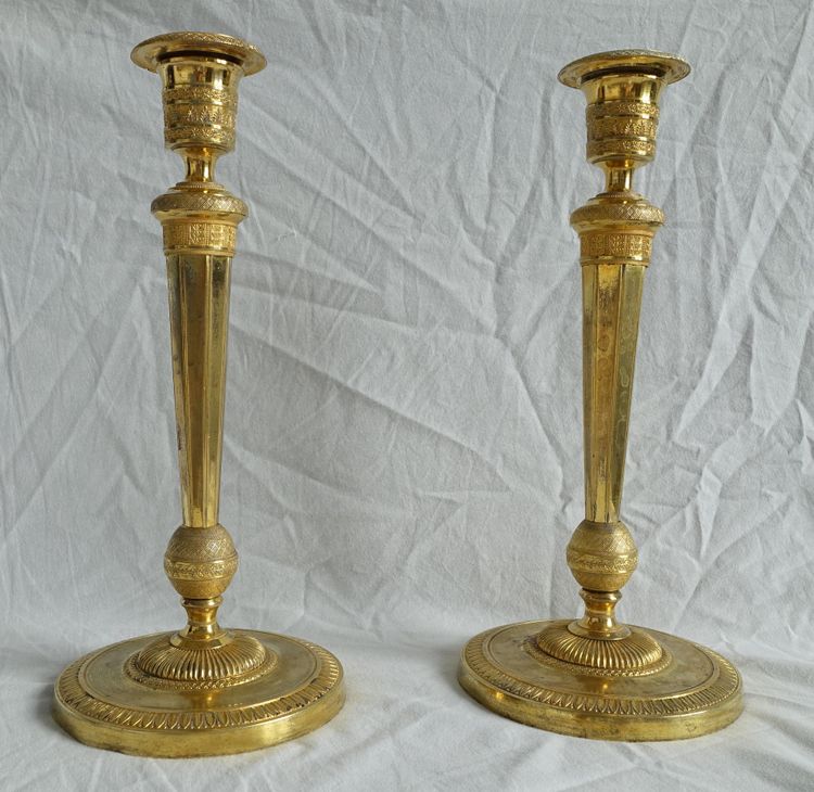 Ravrio: pair of Empire ormolu candlesticks variant Château de Fontainebleau