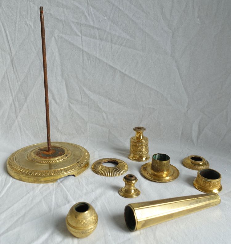 Ravrio: pair of Empire ormolu candlesticks variant Château de Fontainebleau