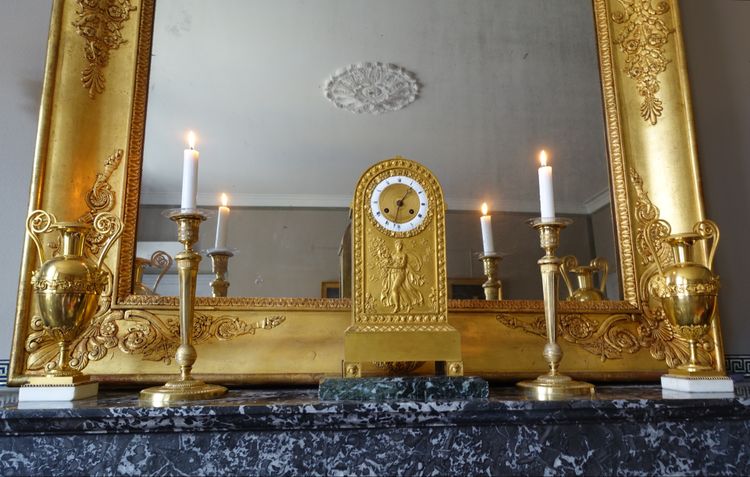 Ravrio: pair of Empire ormolu candlesticks variant Château de Fontainebleau