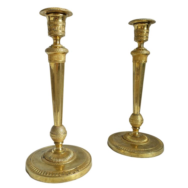 Ravrio: pair of Empire ormolu candlesticks variant Château de Fontainebleau