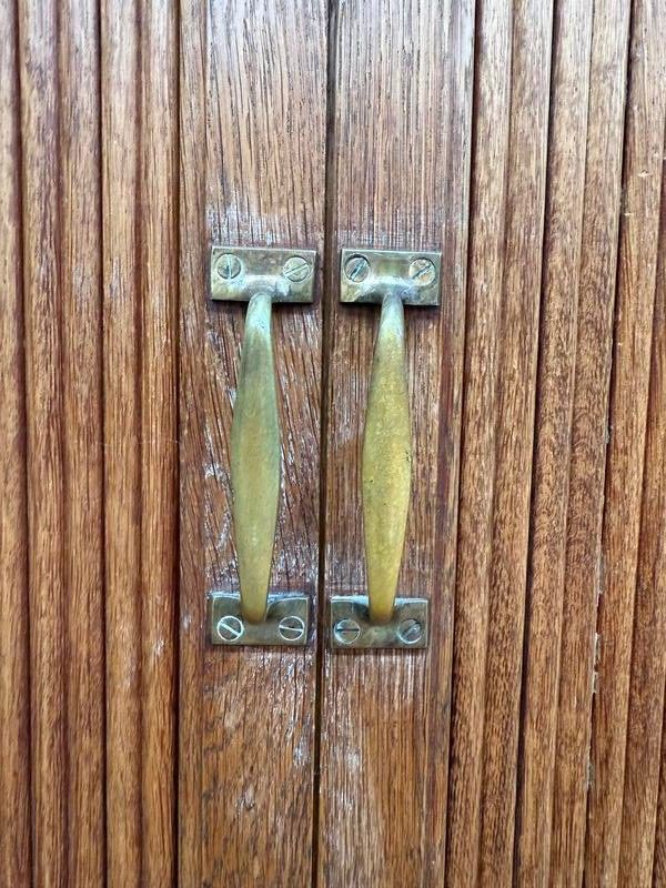 Vorhangbuffetschrank mit massivem Eichengewinde 1950