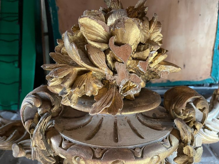 Table de milieu et d’apparat en bois doré sculpté Louis XV - Napoléon III 