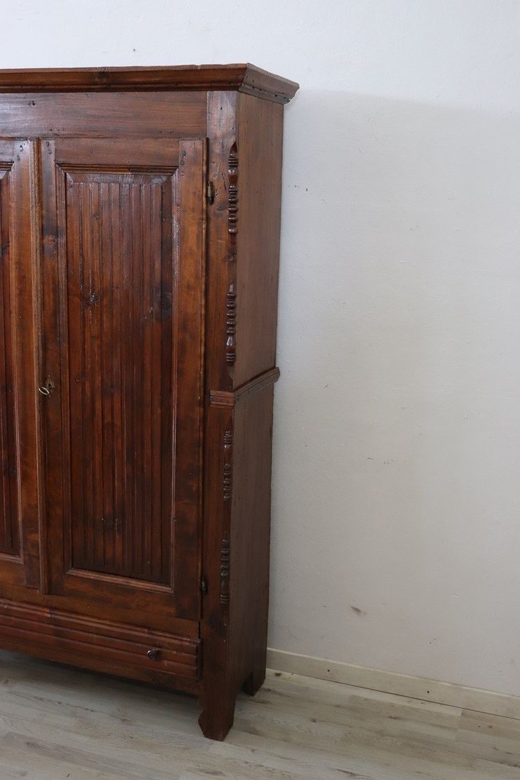 Armoire Ancienne en Bois de Peuplier