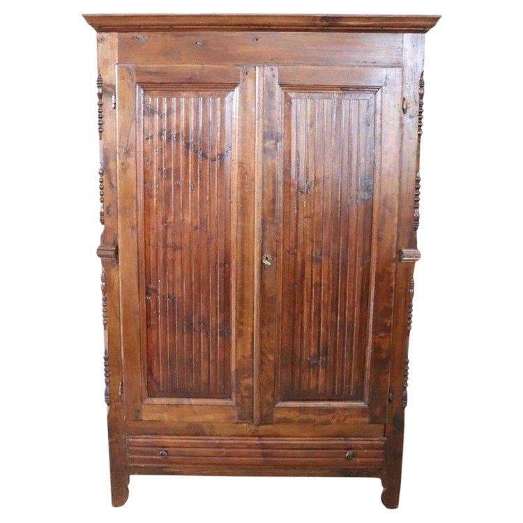 Armoire Ancienne en Bois de Peuplier