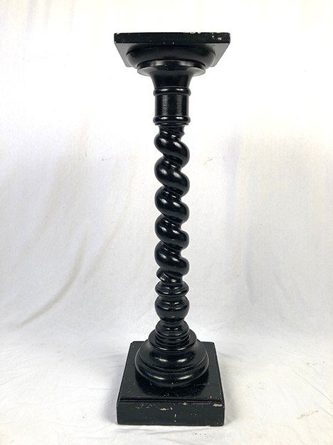 Colonne torse en bois laqué noir