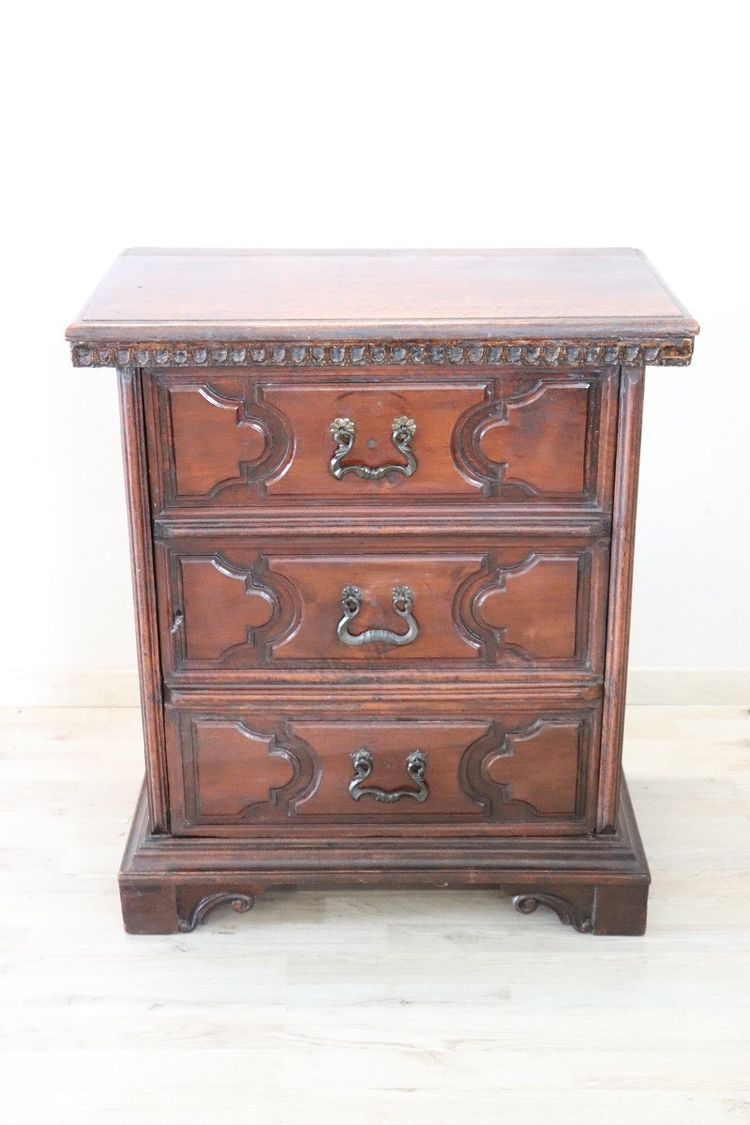 Table de Chevet Ancienne en Noyer