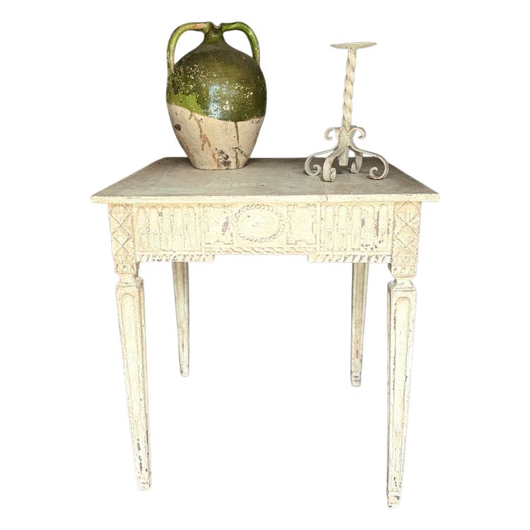 Petite table guéridon liégeoise datant du 18e siècle Louis XVI belle patine 