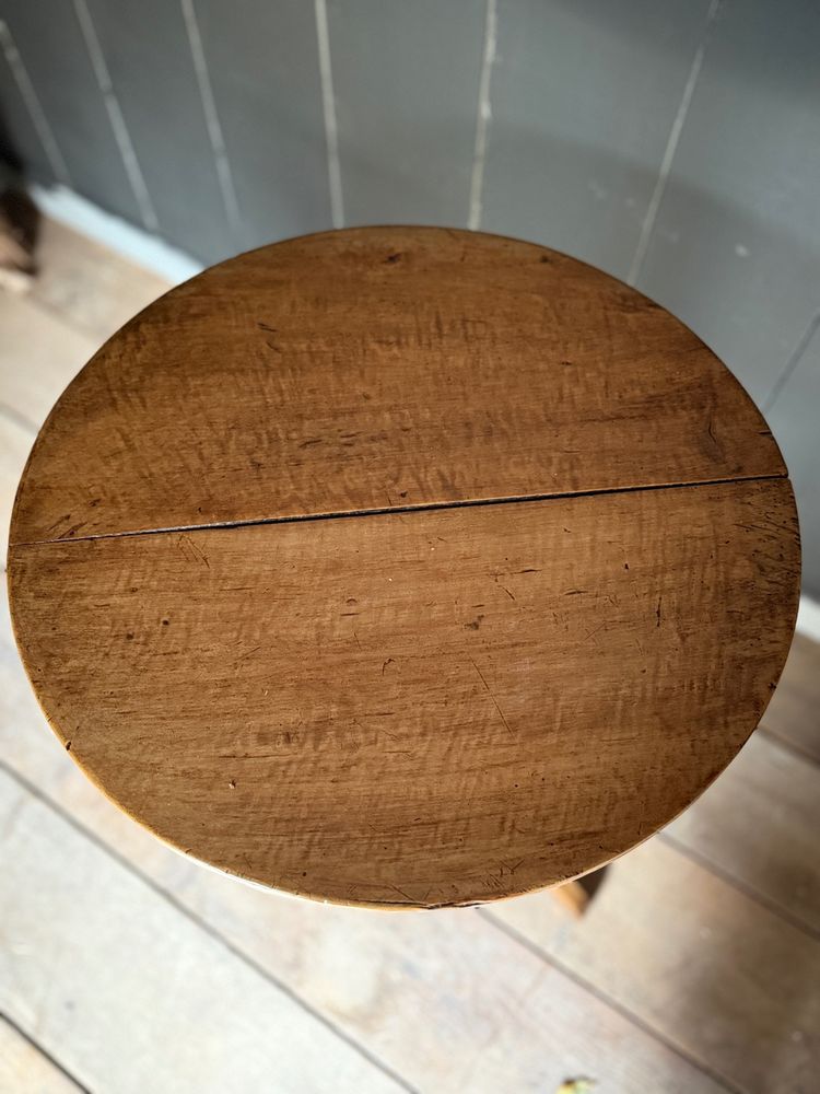 19th century Louis Philippe walnut pedestal table, round base