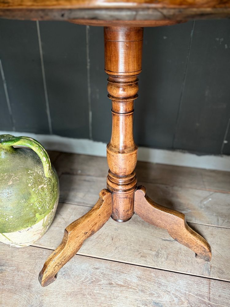 19th century Louis Philippe walnut pedestal table, round base