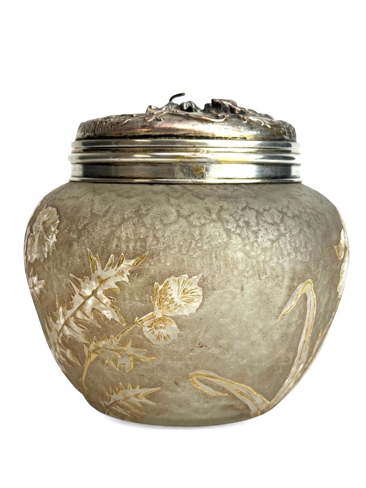 Victor Saglier - Candy box decorated with lilies and thistles