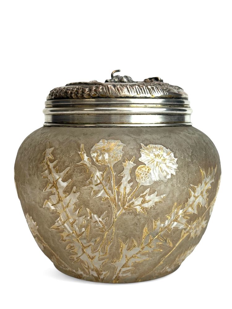Victor Saglier - Candy box decorated with lilies and thistles