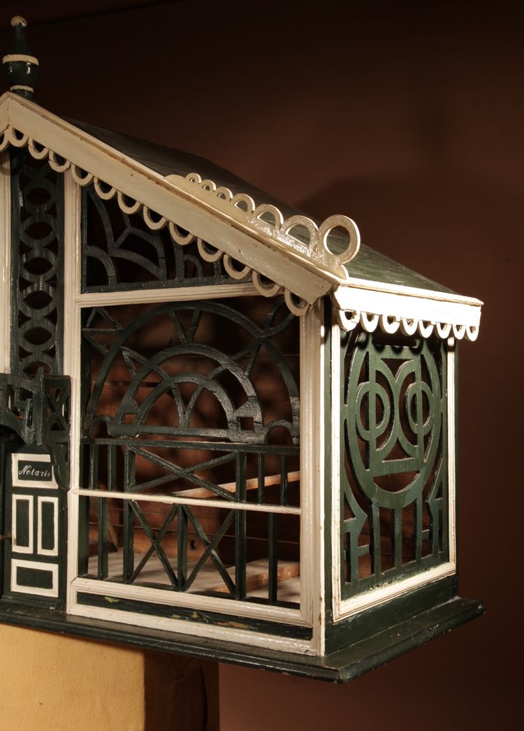  Decorative birdcage in openwork wood, dating from 1914.
