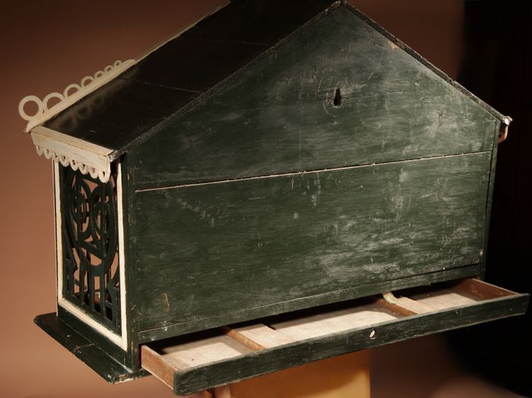  Decorative birdcage in openwork wood, dating from 1914.