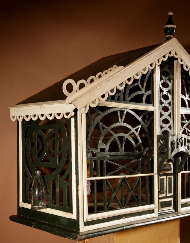  Decorative birdcage in openwork wood, dating from 1914.