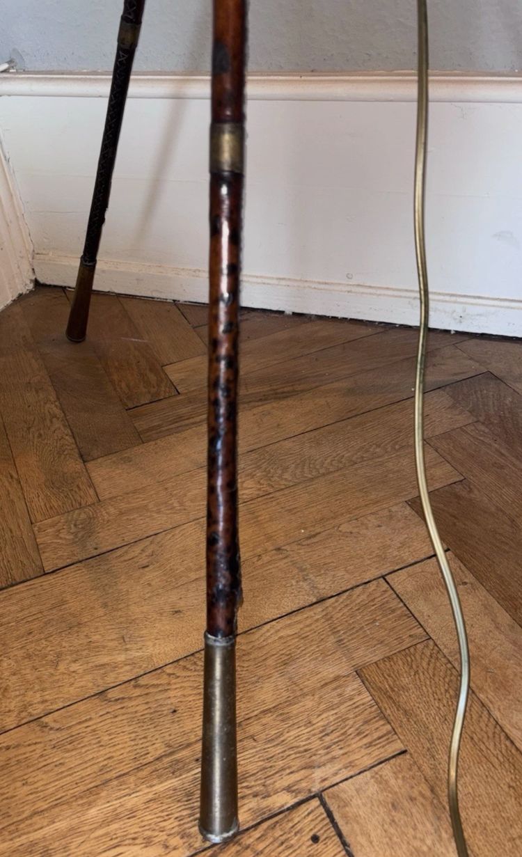 ADNET Jacques. ( zugeschrieben ) Stehlampe Golf aus der Mitte des Jahrhunderts aus Leder und Messing