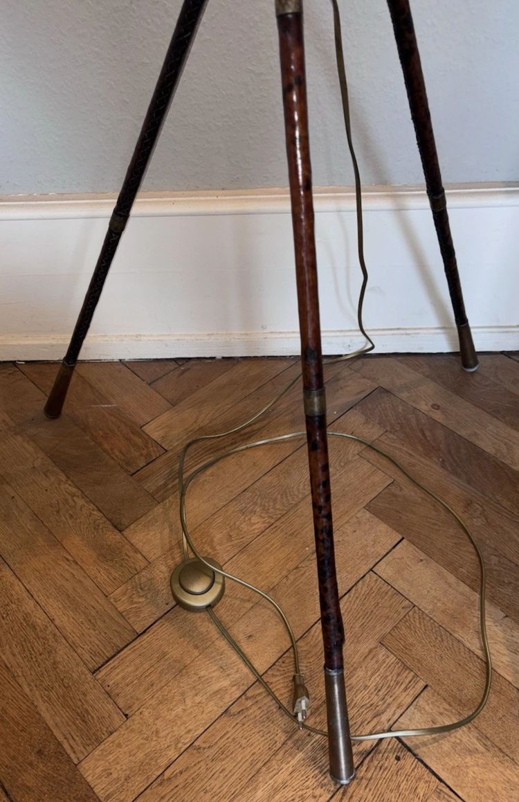 ADNET Jacques. ( zugeschrieben ) Stehlampe Golf aus der Mitte des Jahrhunderts aus Leder und Messing