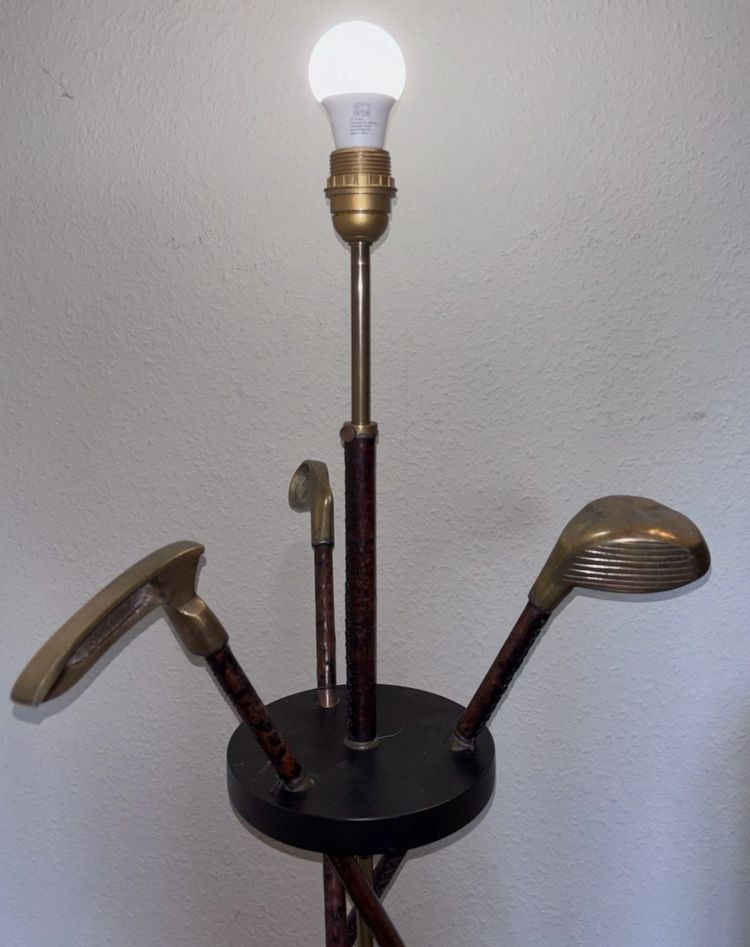 ADNET Jacques. ( zugeschrieben ) Stehlampe Golf aus der Mitte des Jahrhunderts aus Leder und Messing
