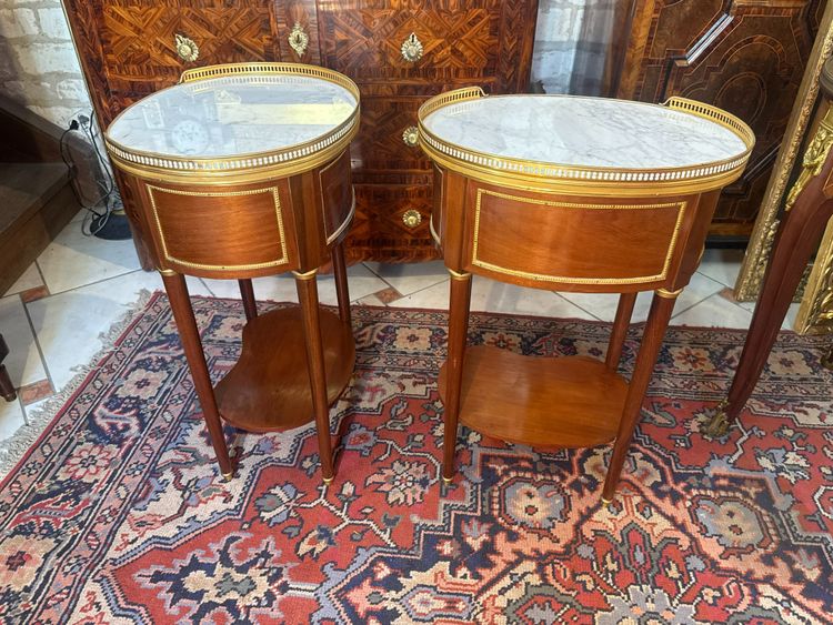 PAIRE DE TABLES TAMBOUR STYLE LOUIS XVI DES ATELIERS DISSIDI A PARIS