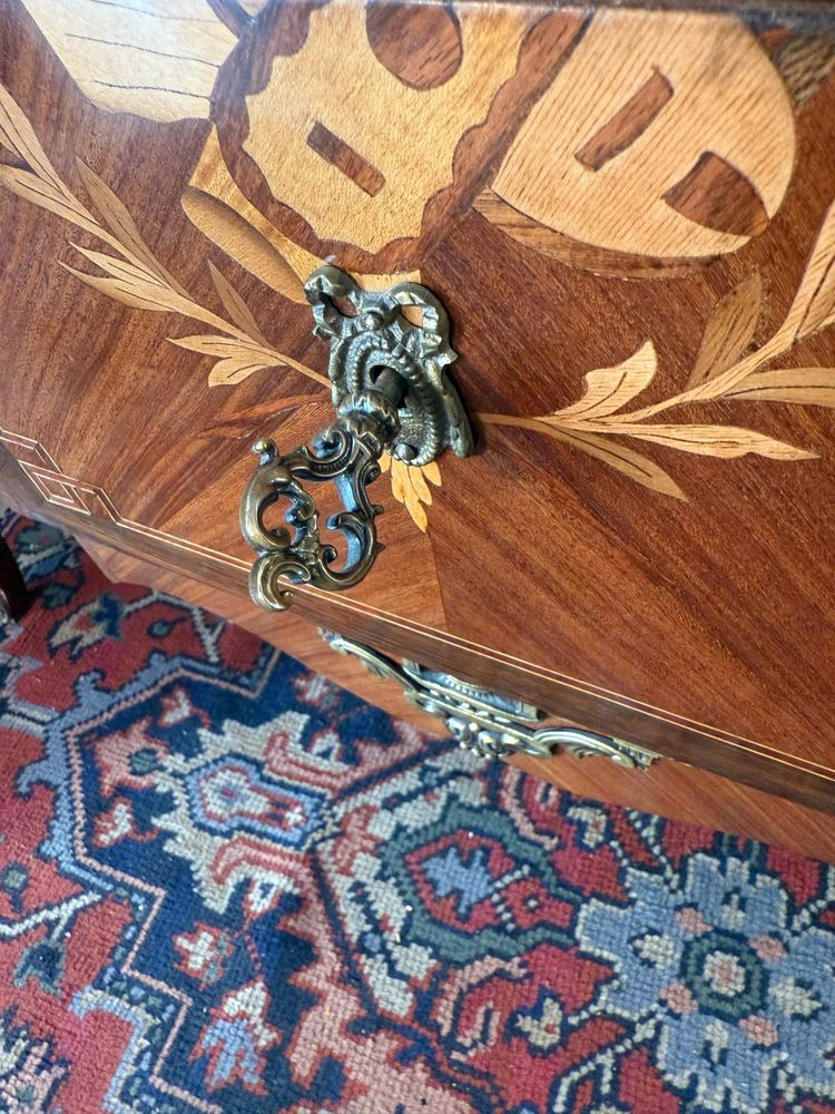 CASSETTIERA IN STILE DI TRANSIZIONE