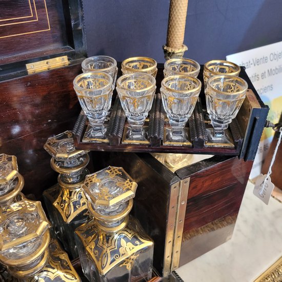 Liquor cabinet in the taste of Tahan, complete with 16 glasses and 4 decanters Boulle inlay