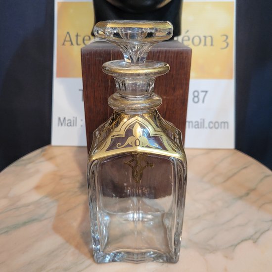 Liquor cabinet in the taste of Tahan, complete with 16 glasses and 4 decanters Boulle inlay