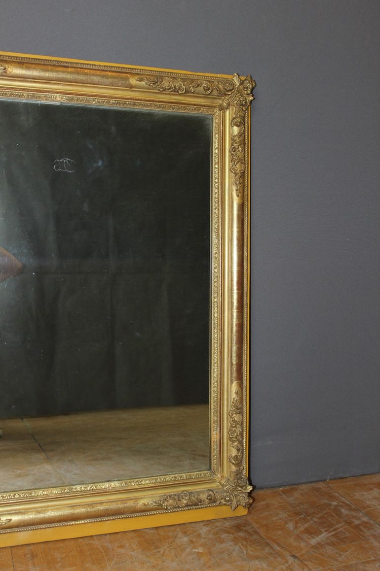 Restaurationsspiegel aus vergoldetem Stuck XIX