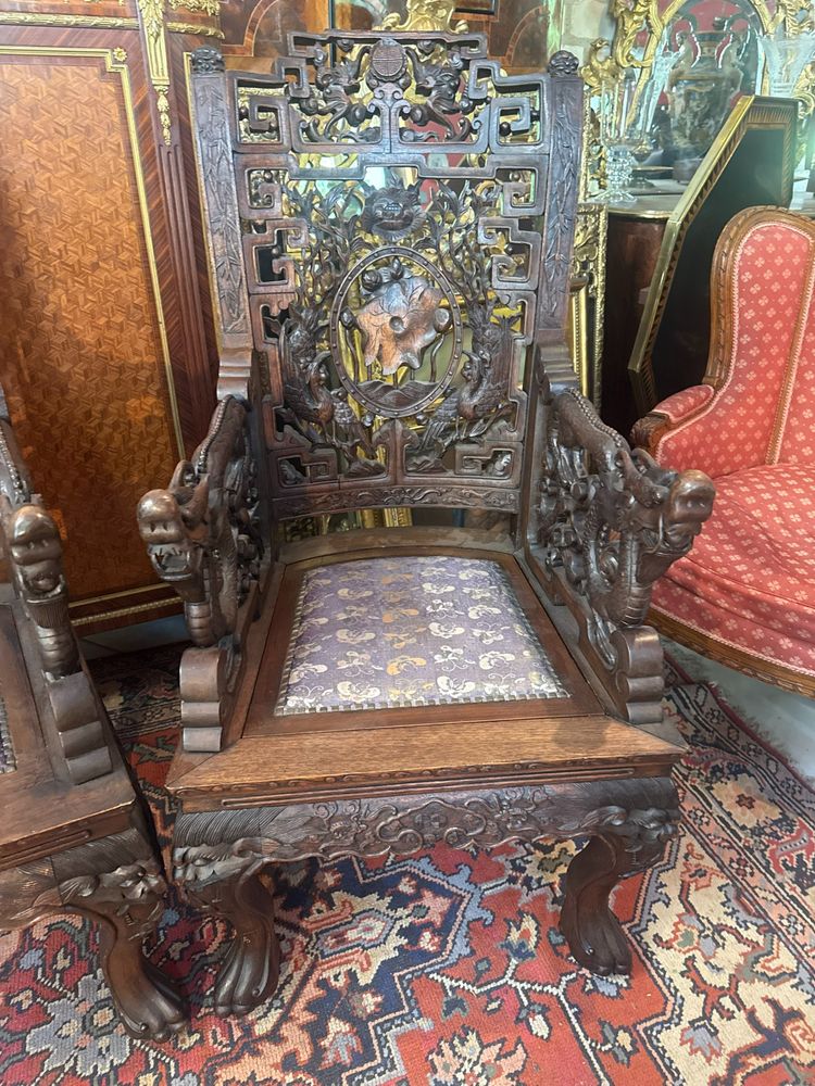PAIRE DE FAUTEUILS SCULPTES DECOR CHINOIS - 19ème 